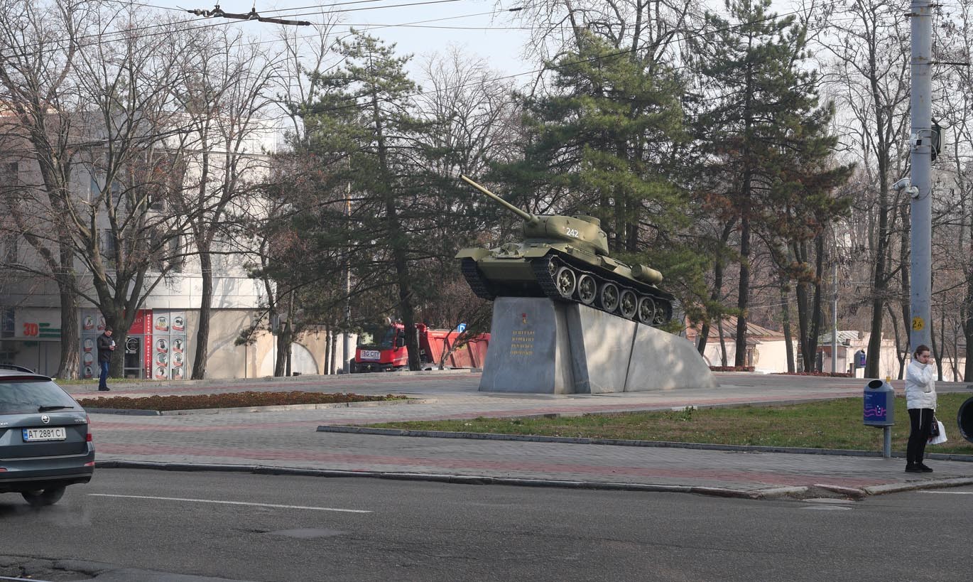 Пам’ятник Юхиму Григоровичу Пушкіну – Герою Радянського Союзу, генерал-лейтенанту танкових військ