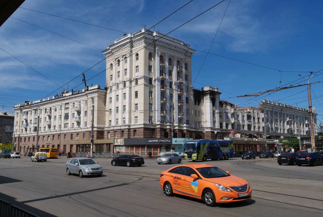 «Житловий будинок з магазинами»